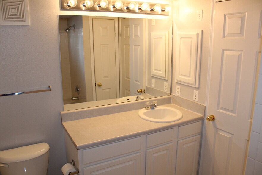 Building Photo - 2085 Eagle Ave