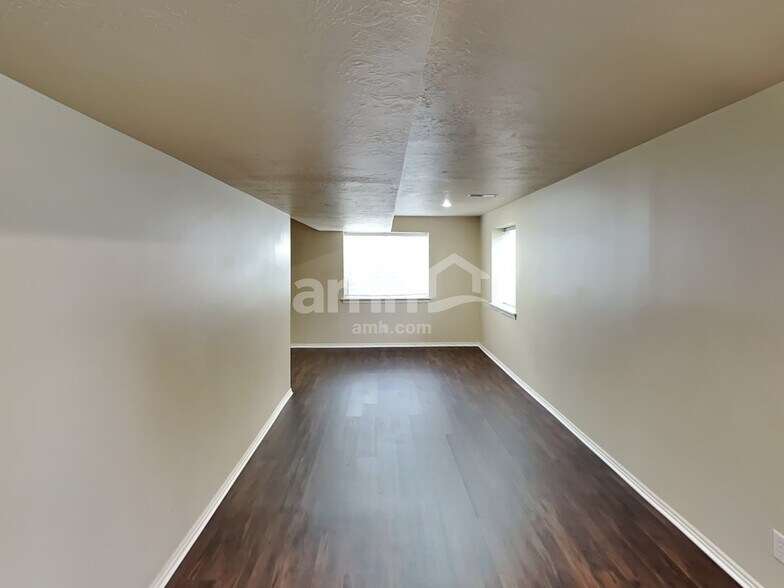 Building Photo - 10207 N Forest Creek Dr