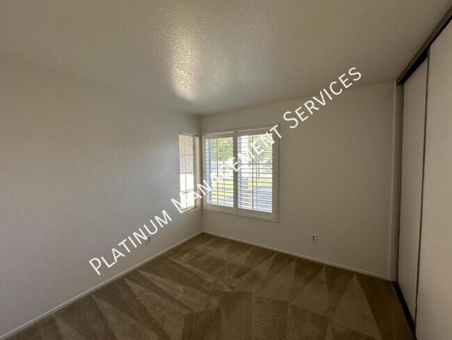 Building Photo - 1611 Kings Rd