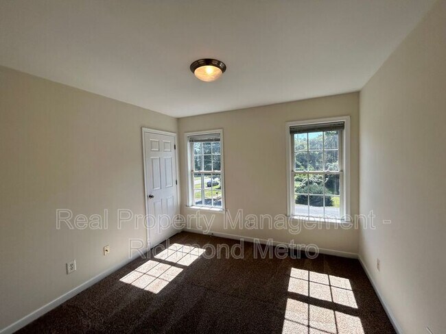 Building Photo - 402 Wilmer Ave