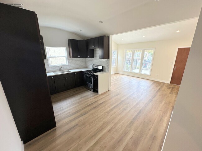 Primary Photo - Front Unit, 2bd/1.5 bath with Central A/C ...