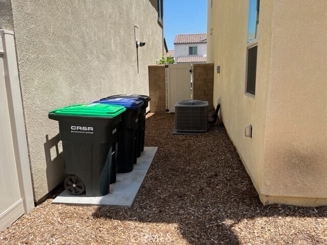 Building Photo - 32980 Middlegate Pl