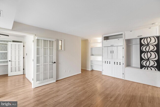 Building Photo - 220 Echelon Rd