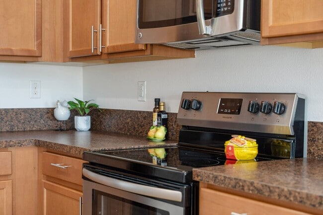 Building Photo - Elegant 2 bedrooms/2 bath condo located in St. Cloud with 1-Car garage