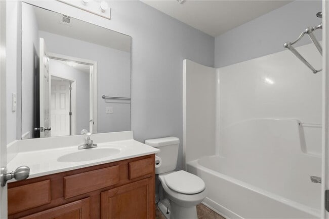 Building Photo - 1947 Lakeshore Overlook Cir NW