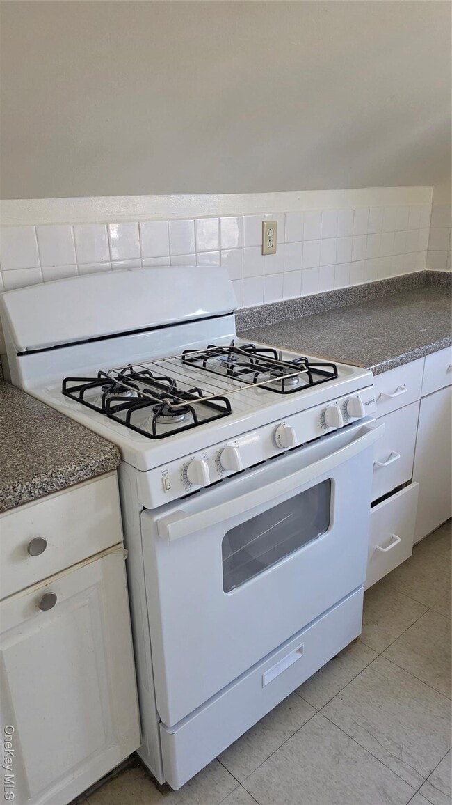 Building Photo - 76 Church St