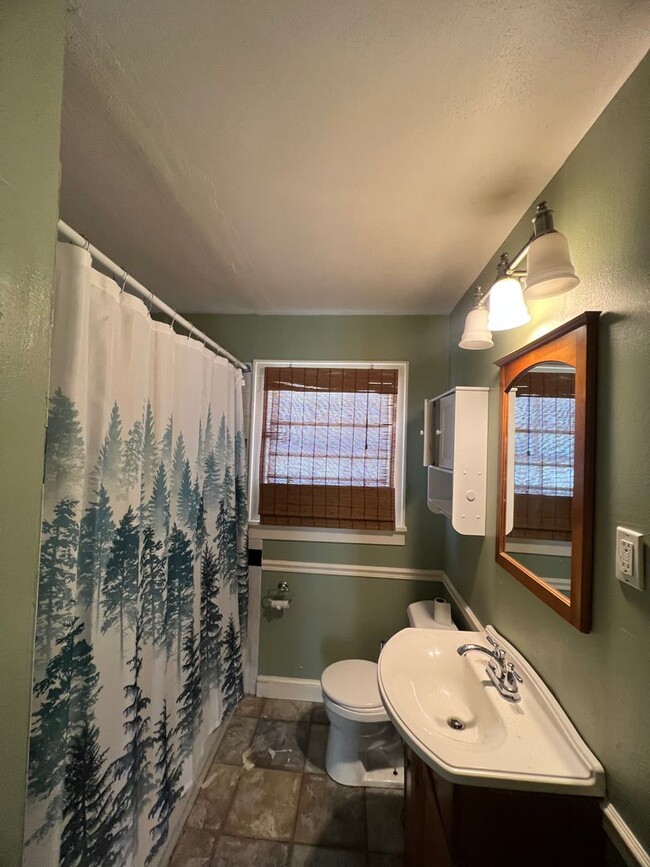 Building Photo - Updated in Highland...