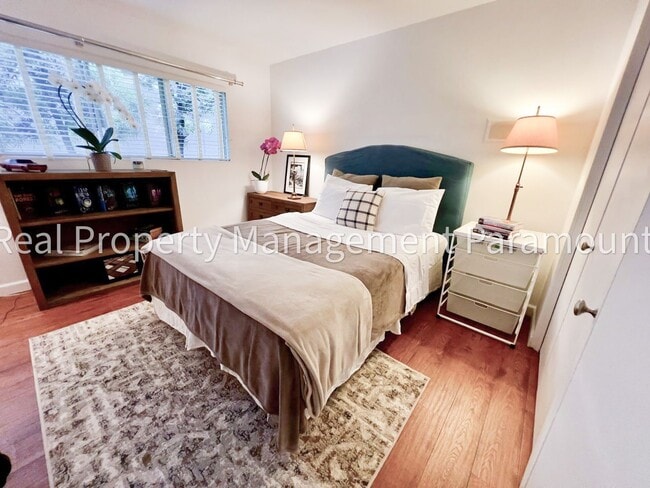 Building Photo - Furnished Brentwood Hills Retreat with Tim...
