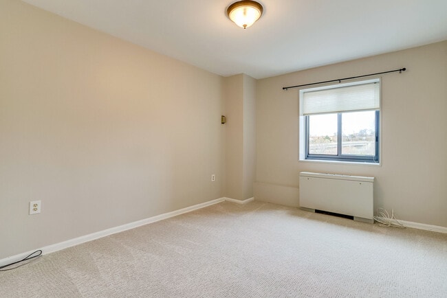 Building Photo - 1300 S Arlington Ridge Rd