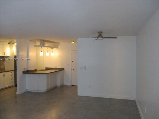 Building Photo - 5313 Collins Ave