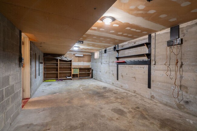 Building Photo - Gorgeous Audubon Park Home with Detached G...