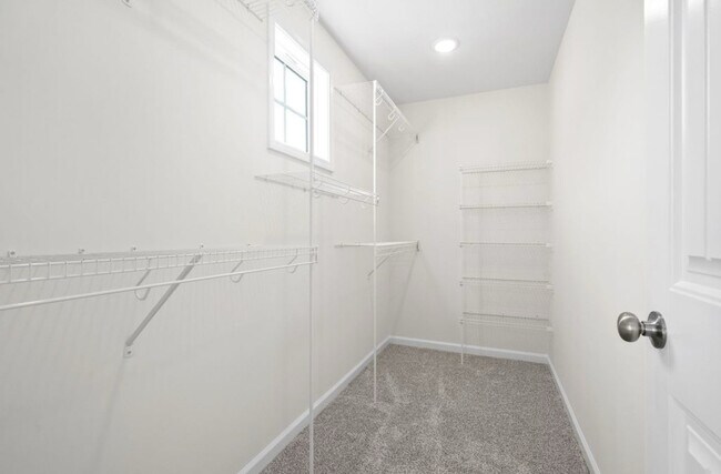 Building Photo - 170 Quarry Rdg Rd