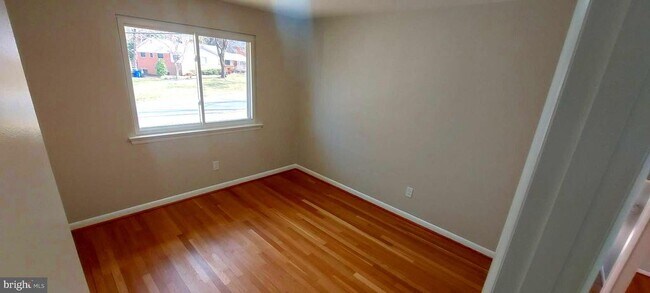 Building Photo - 9820 Inglemere Dr