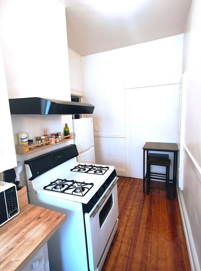 Building Photo - 123 Elmwood Ave