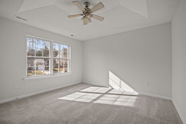 Building Photo - Updated 3BR Home with Garage, Pet Friendly!