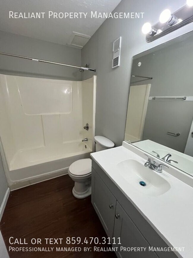 Building Photo - 425 Lenney Dr