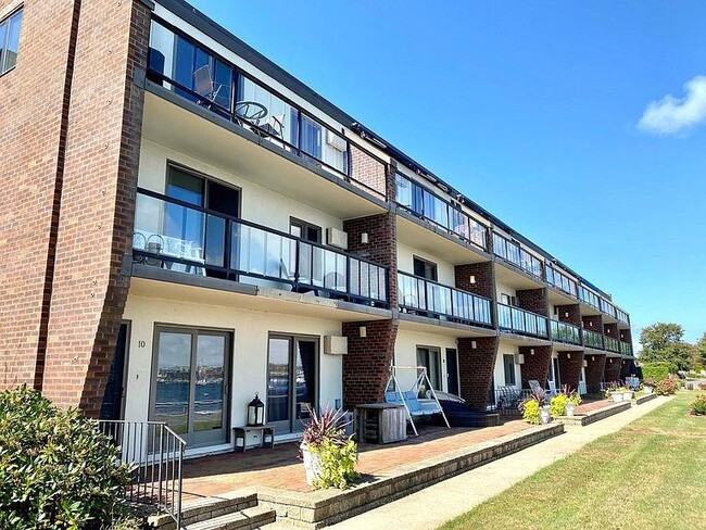 Building Photo - 20 America Way