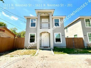 Building Photo - 1611 N Navidad St