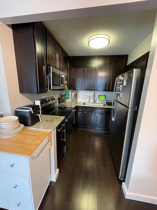 Building Photo - 77 W Huron St