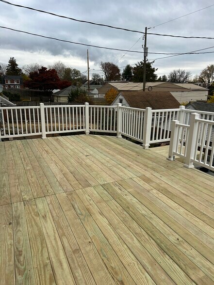 Building Photo - 816 E High St