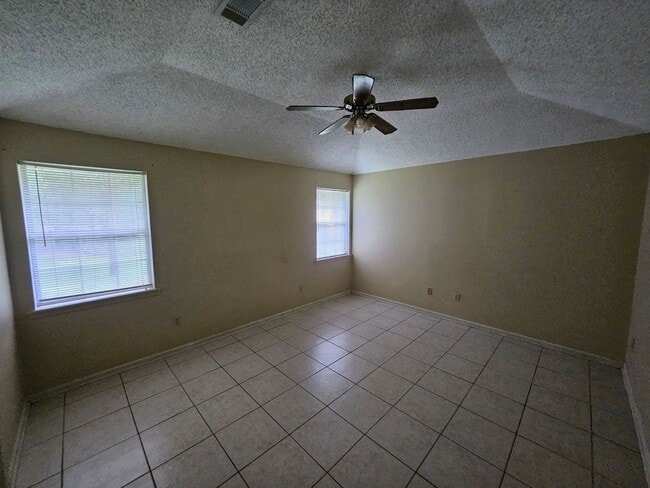 Building Photo - 115 Burnley Dr