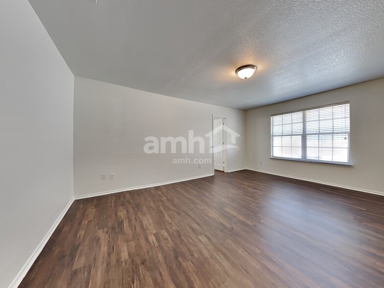 Building Photo - 14117 Cochise Dr