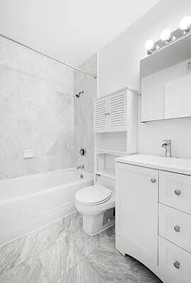 Building Photo - 275 Greenwich St