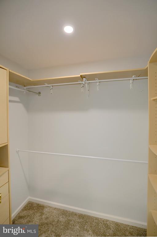 Building Photo - 8 Longwood Dr