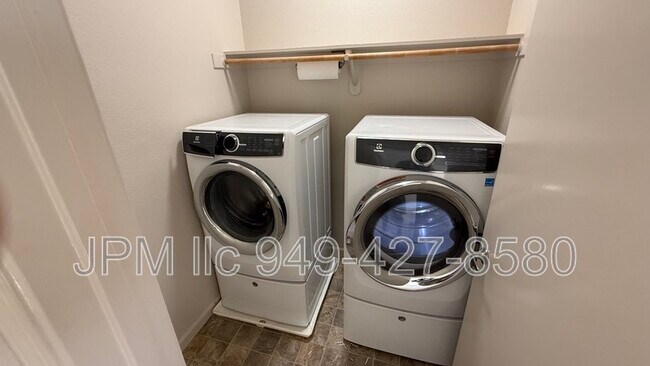 Building Photo - 6389 Bentley Ct