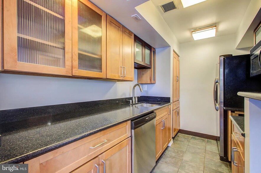 Kitchen - 732 5th St SE
