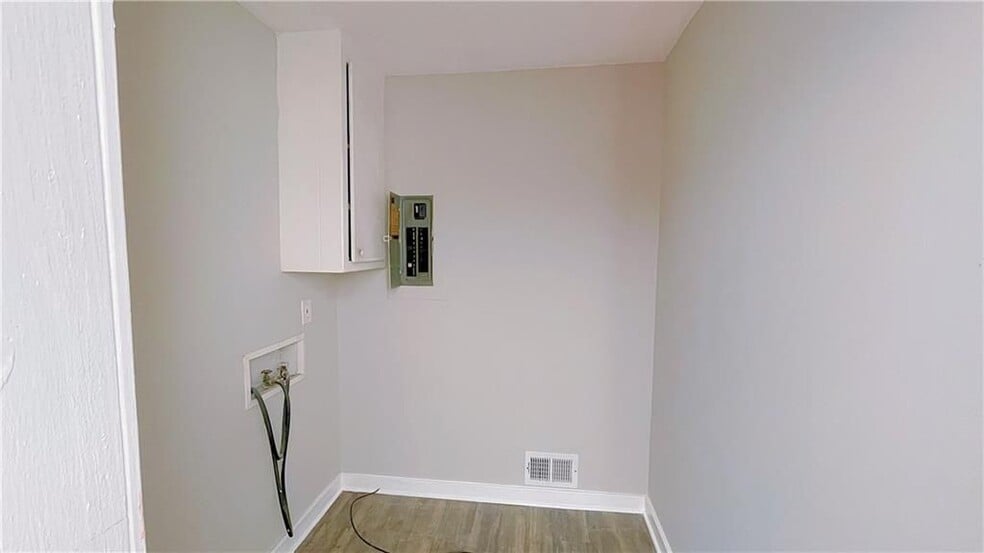 Building Photo - 122 Barnesville Rd