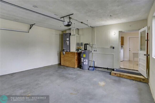 Building Photo - 361 SW 60th Ave
