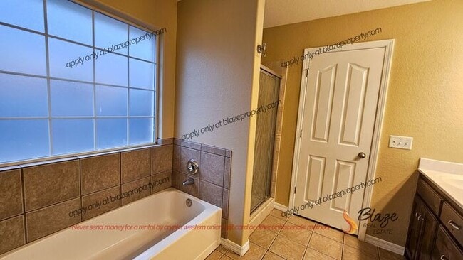 Building Photo - 3/2 Tradewinds Brick Home