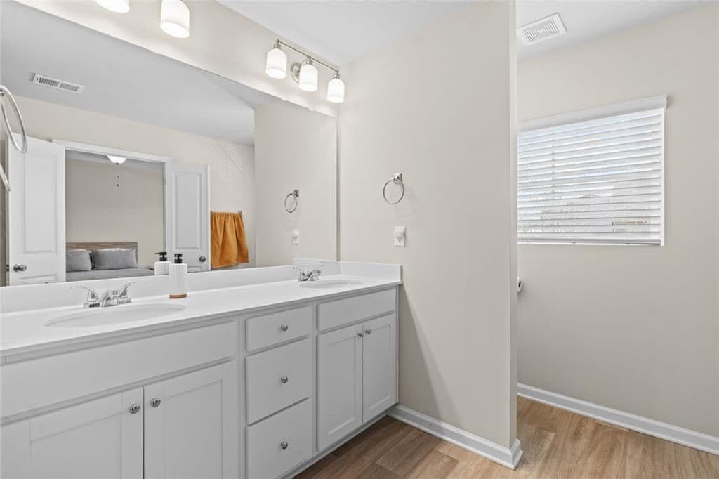 Building Photo - 2830 Ridgeview Dr