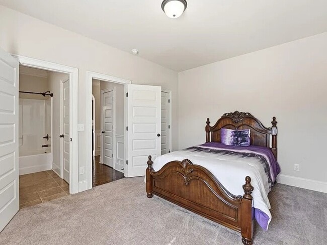 Building Photo - 8 Hillfoots Ct