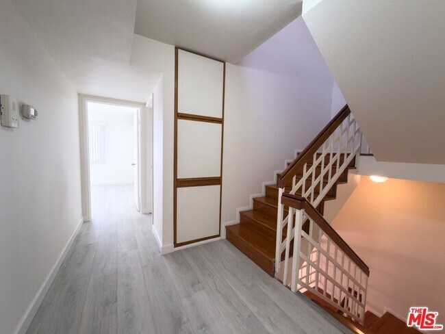 Building Photo - 2708 Arizona Ave