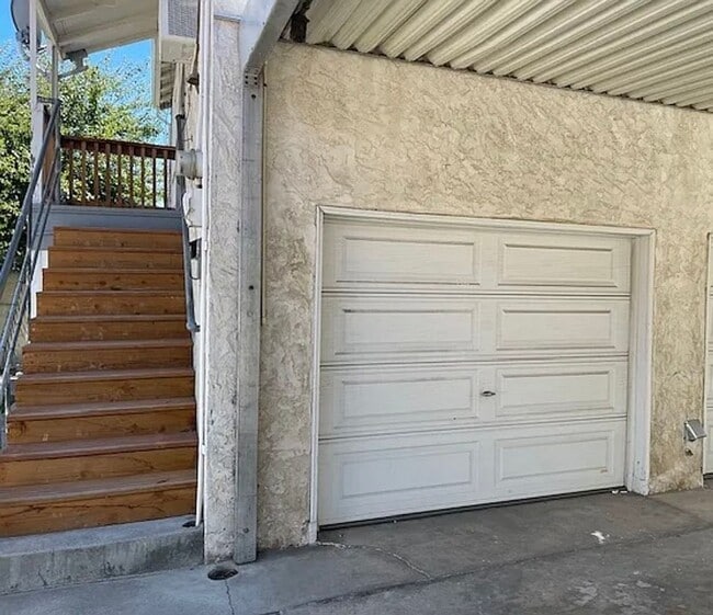 Building Photo - Ideal Single apartment