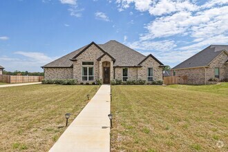 Building Photo - Stunning 4 Bed 2 Bath!