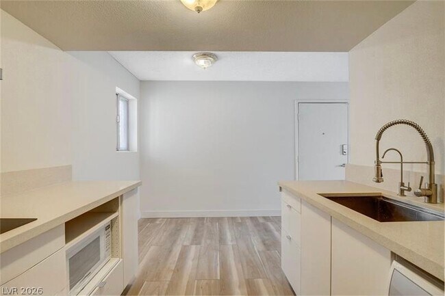 Building Photo - 3841 Daisy St