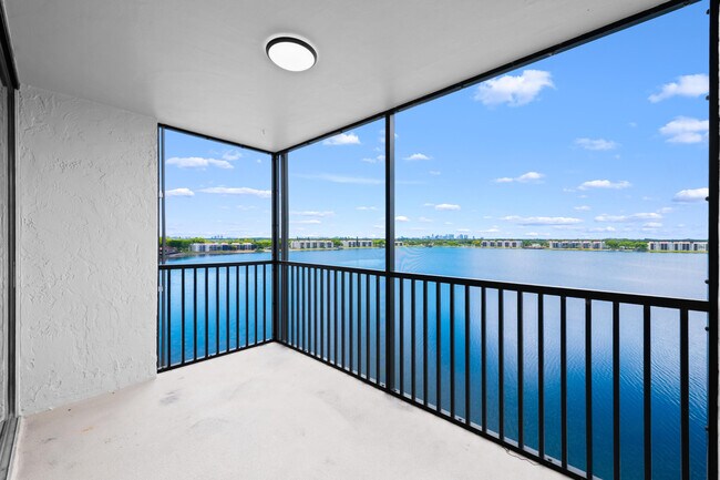 Building Photo - 105 Lake Emerald Dr