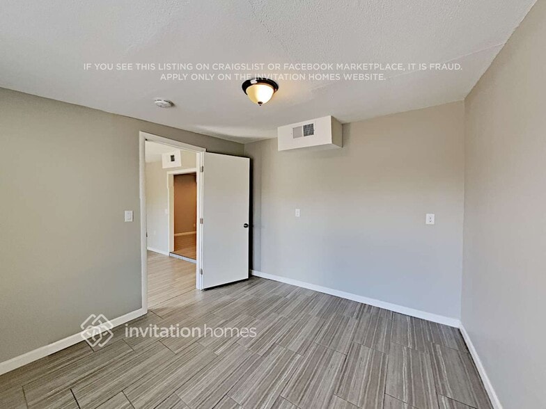 Building Photo - 3407 E Anderson Dr