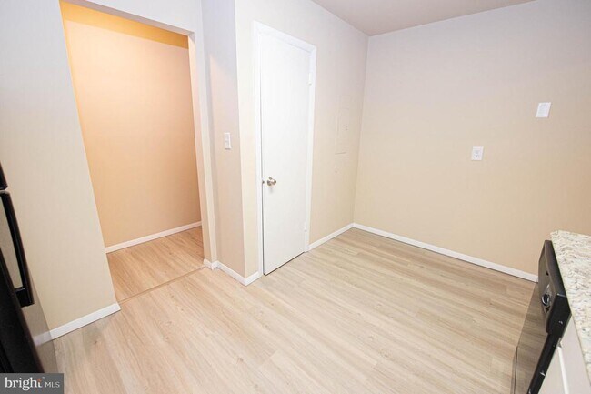 Building Photo - 800 College Ln