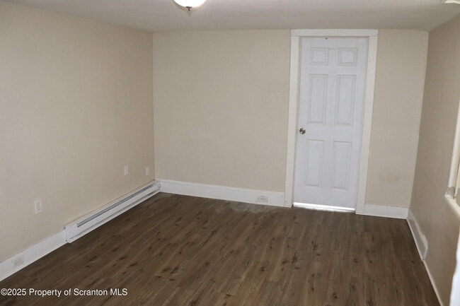 Building Photo - 105 Sambourne St