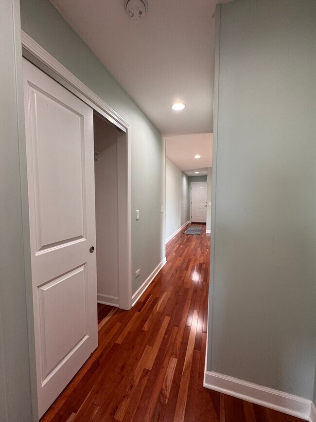 Building Photo - 717 Strom Dr