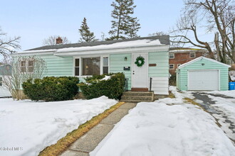 Building Photo - 165 S Pine Ave