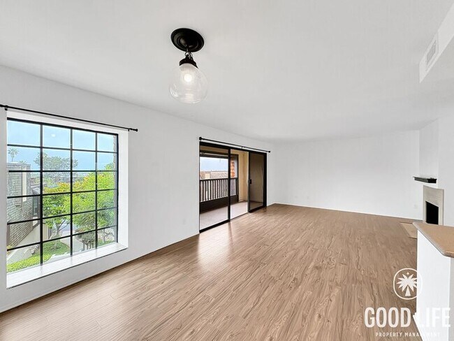 Building Photo - 12851 Caminito Del Canto