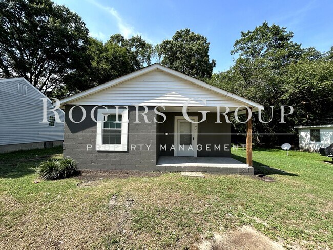 Primary Photo - 1021 Hughes St
