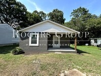 Building Photo - 1021 Hughes St