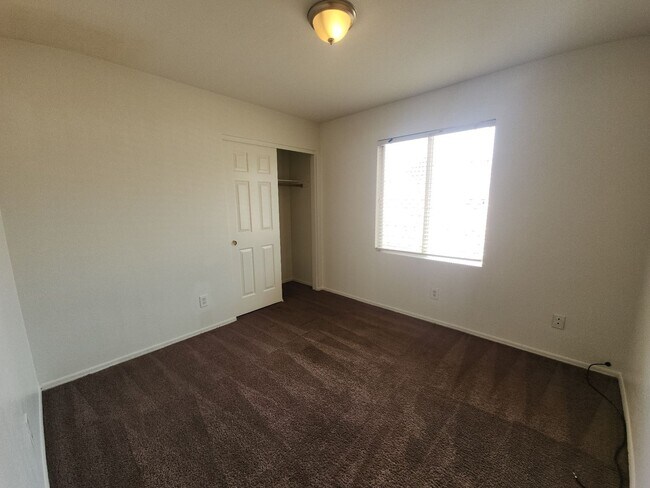 Building Photo - 9907 Sparrow Ridge Ave