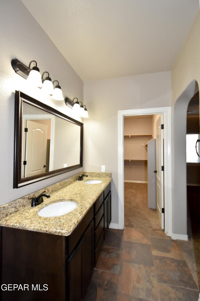 Building Photo - 300 Saltford Pl